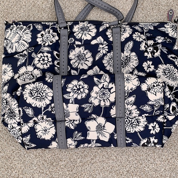 🔥🎉 HP!🔥🎉Vera Bradley Midtown Small Tote Midnight Floral Lockable Women's Bag - Picture 7 of 9